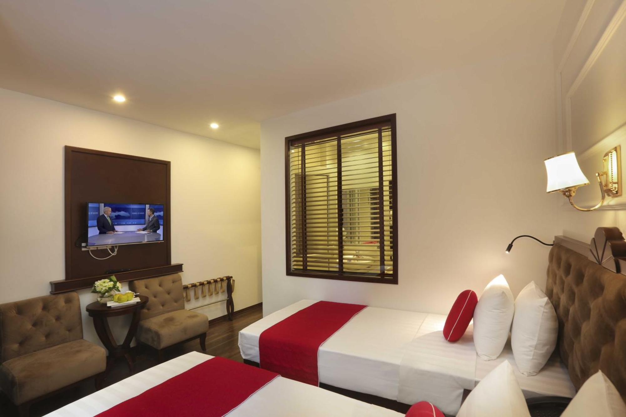 The Sinh Tourist Hotel & Travel Hanoi Exterior photo